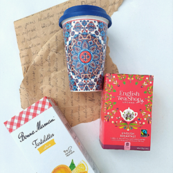 Andalúz nyár 01-hordozható pohár ajándékdobozban sütivel és teával