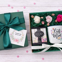 Best mom  - virágos bögrével és gyümöcsteával