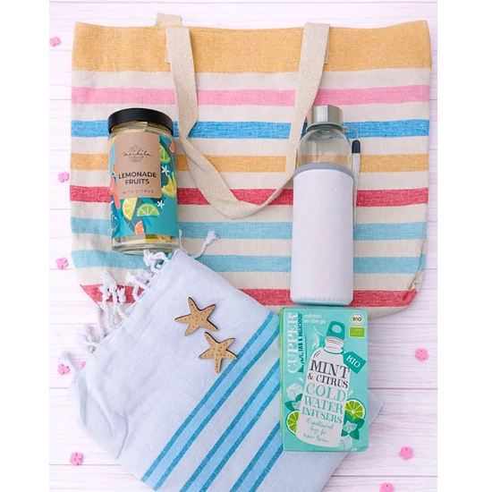Vakáció 1. - csíkos strandtáskával, türkiz csíkos strandtörölközővel