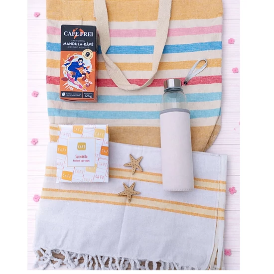 Vakáció 3. - csíkos strandtáskával, sárga csíkos strandtörölközővel