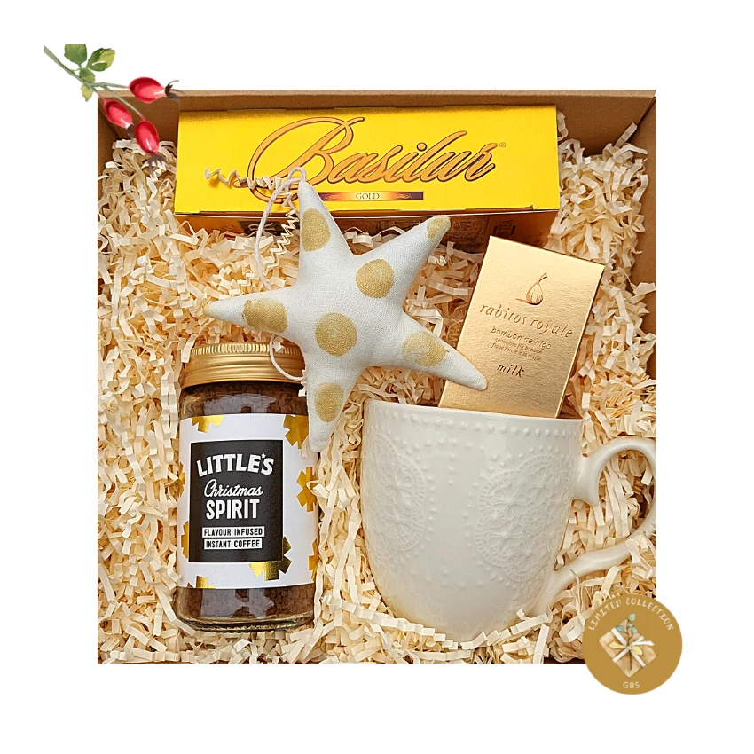 Karácsonyi csillag-fűszeres kávéval, teával és különleges desszerttel Karácsonyi csillag-fűszeres kávéval, teával és különleges desszerttel